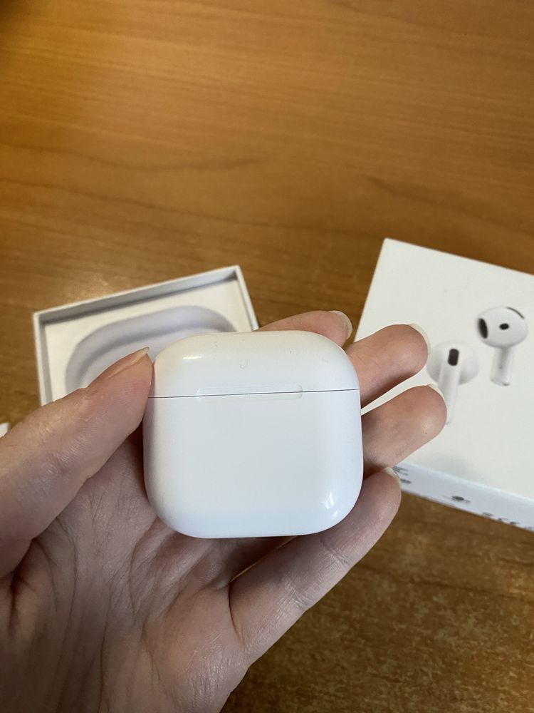 Нові Airpods 4 ANC