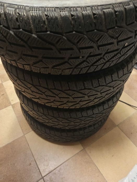 Opony zimowe 4x 215/70 r16 Taurus SUV