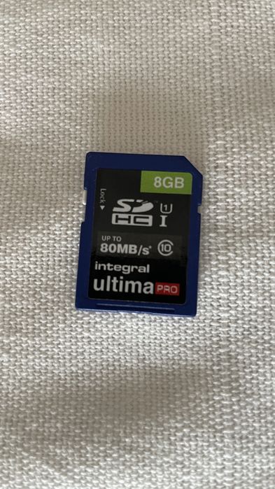 Câmara Fotográfica Canon EOS 100D + Objectiva EFS 18-55mm