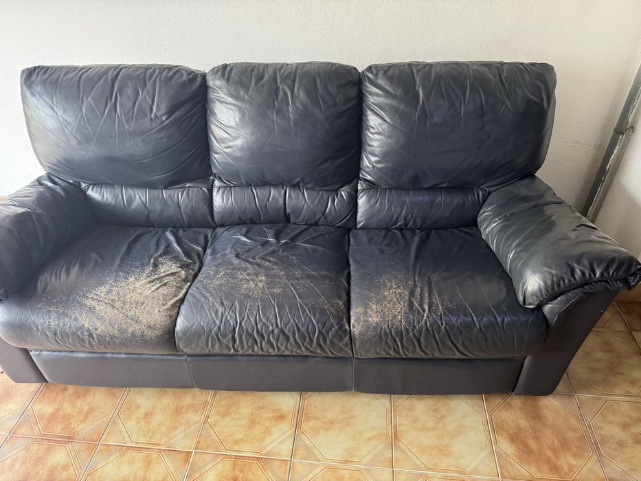 Conjunto sofas pele 2 e 3 lugares
