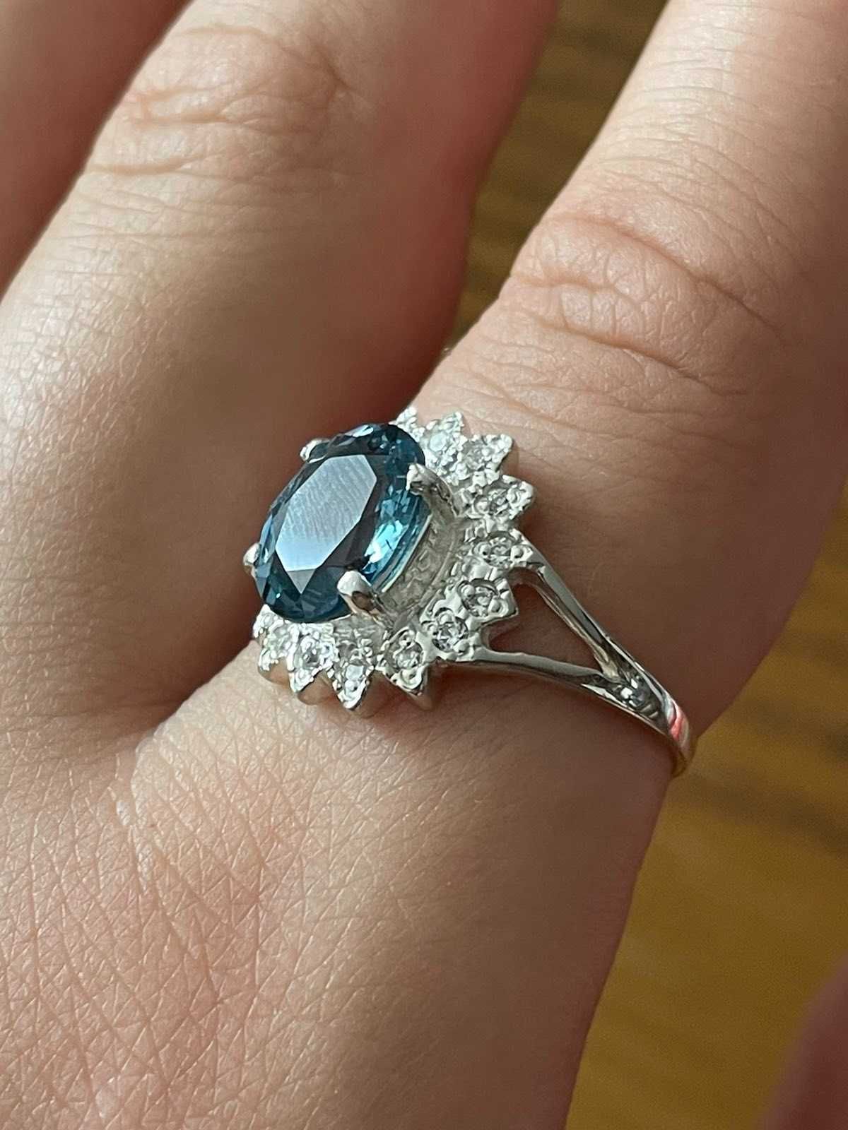 Серебряное кольцо с лондон-блю топазом. Размер  18.5