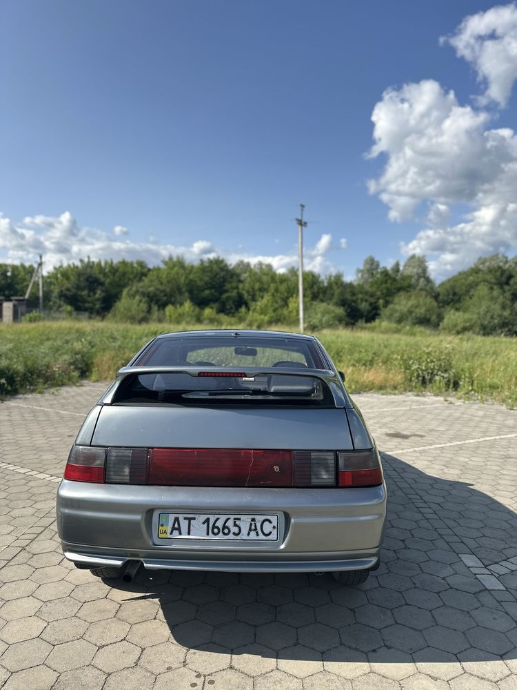 Автомобіль Lada 2112