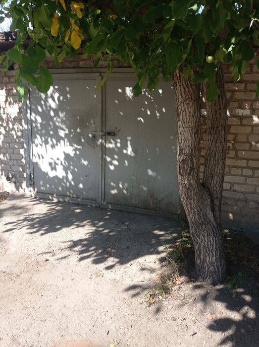 Продам гараж район центрального рынка Машиностроитель