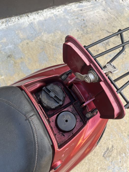 Скутер Suzuki ,на полном ходу !