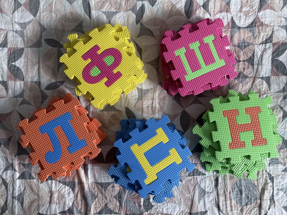 Дитячий килимок-пазл з літерами