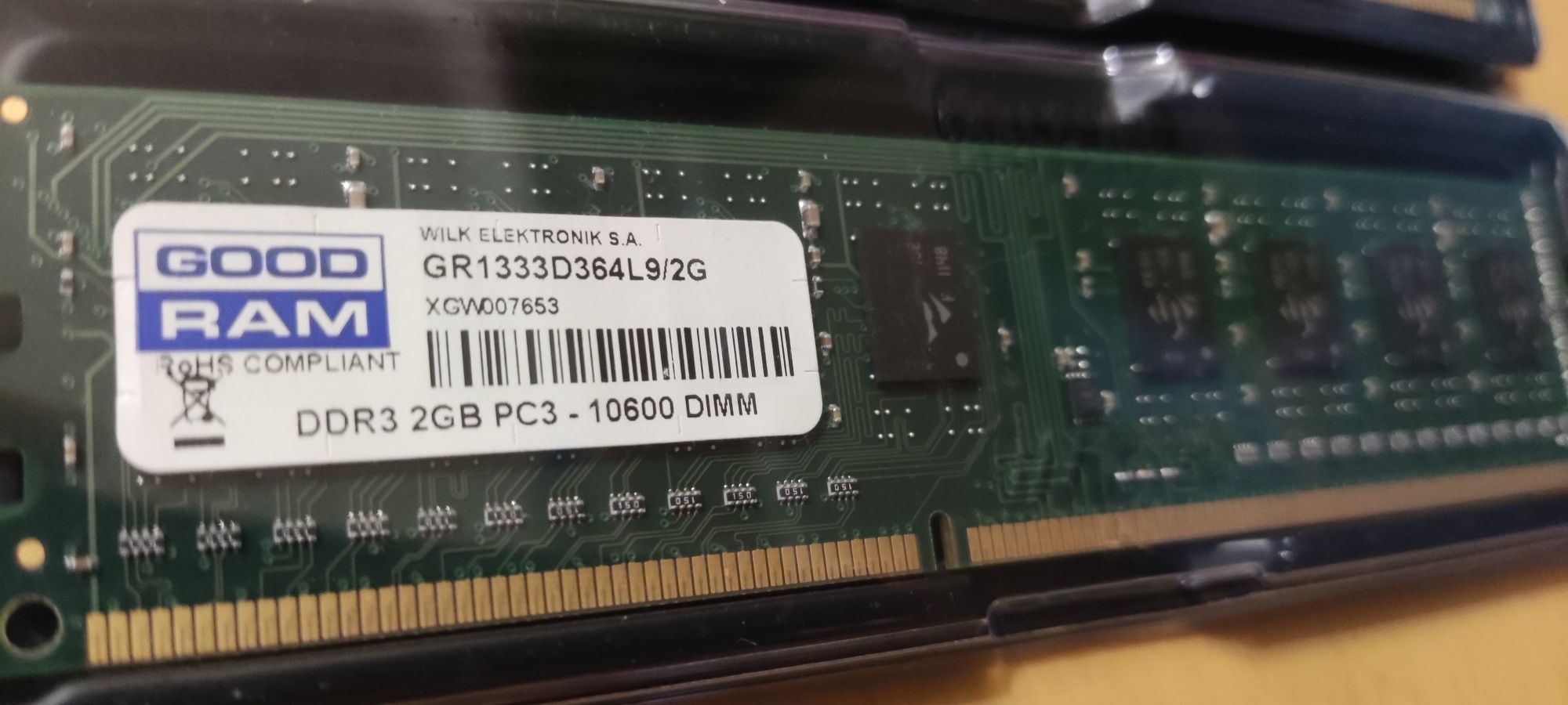 DDR 3 1333 2 и 4 гига цена за две