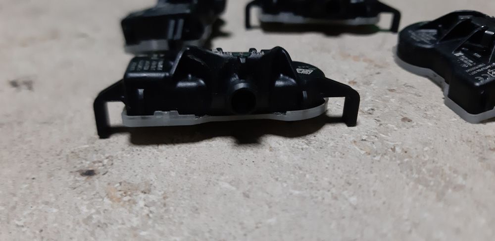 Czujnik ciśnienia TPMS Renault Dacia NISSAN KOMPLET 407004CB0A + zawor