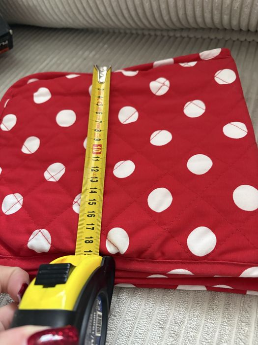 elektryczny podgrzewacz do talerzy marki Delta Kitchen.