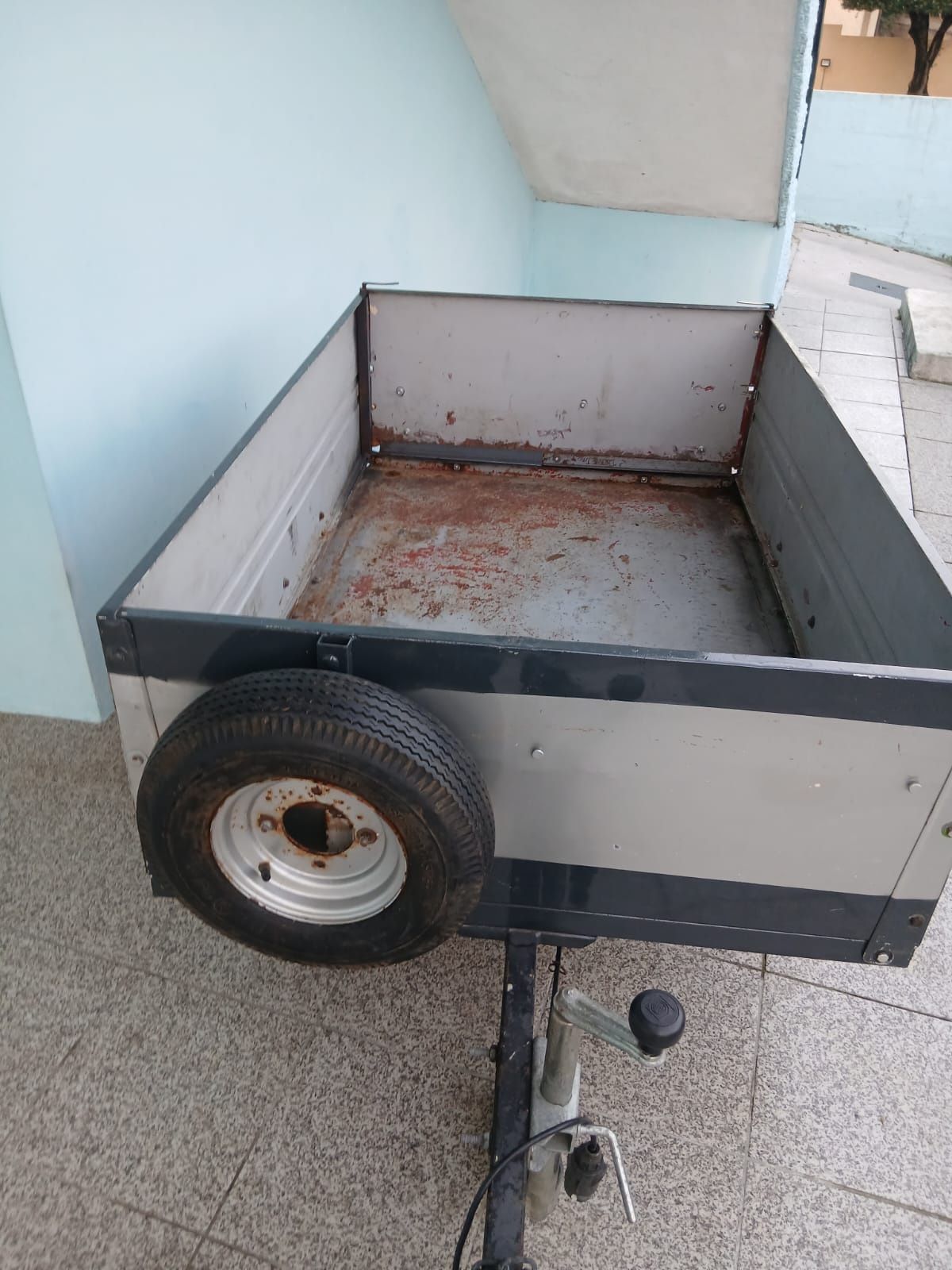 Reboque usado como novo