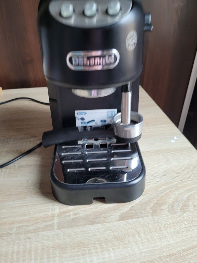 Sprzedam ekspres kolbowy Delonghi