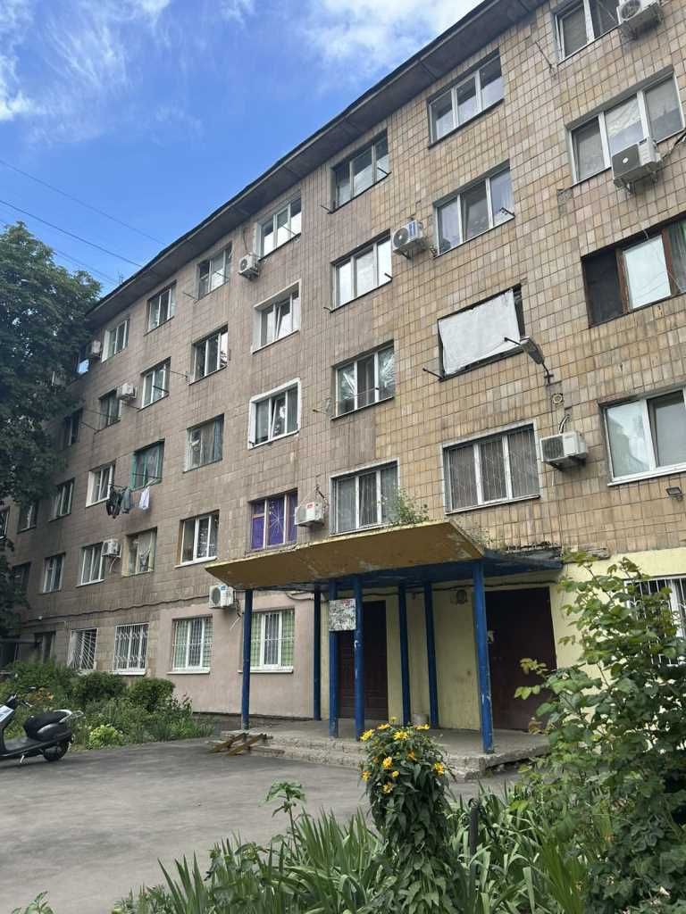 Кімната із зручностями, ЖБІ, 14 м², 4/5 поверх, з меблями та технікою