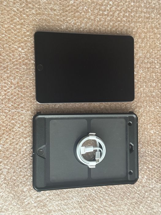 Apple iPad mini 5 64gb WIFI Ідеал + чохол otterbox 99% батарея