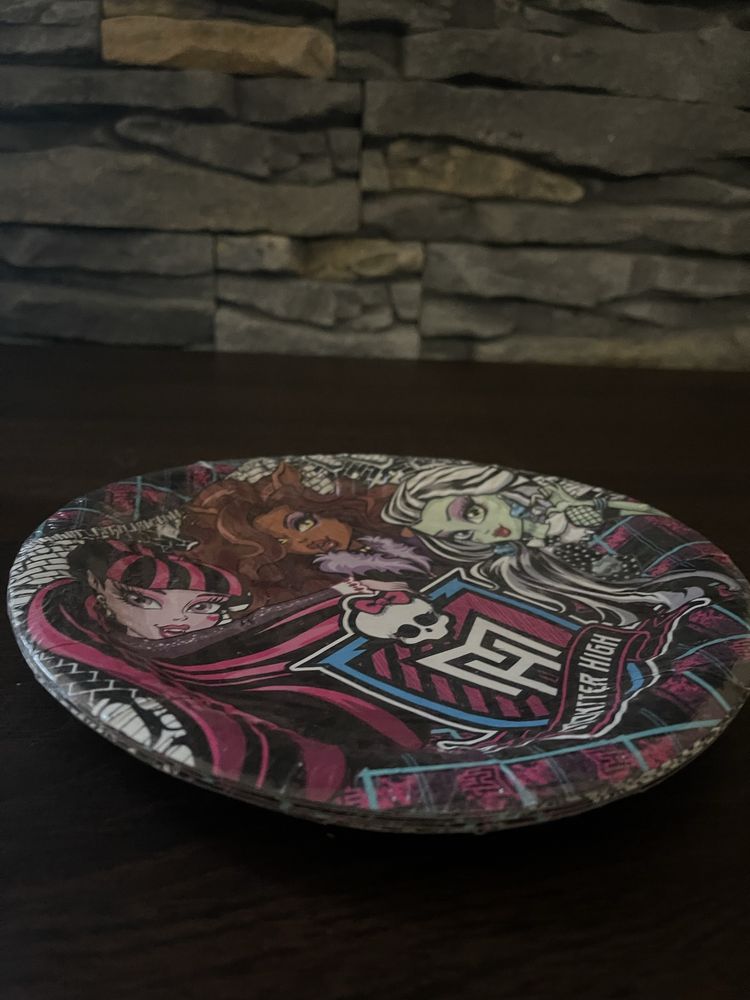 Talerzyki papierowe 8szt monster high 48tknk