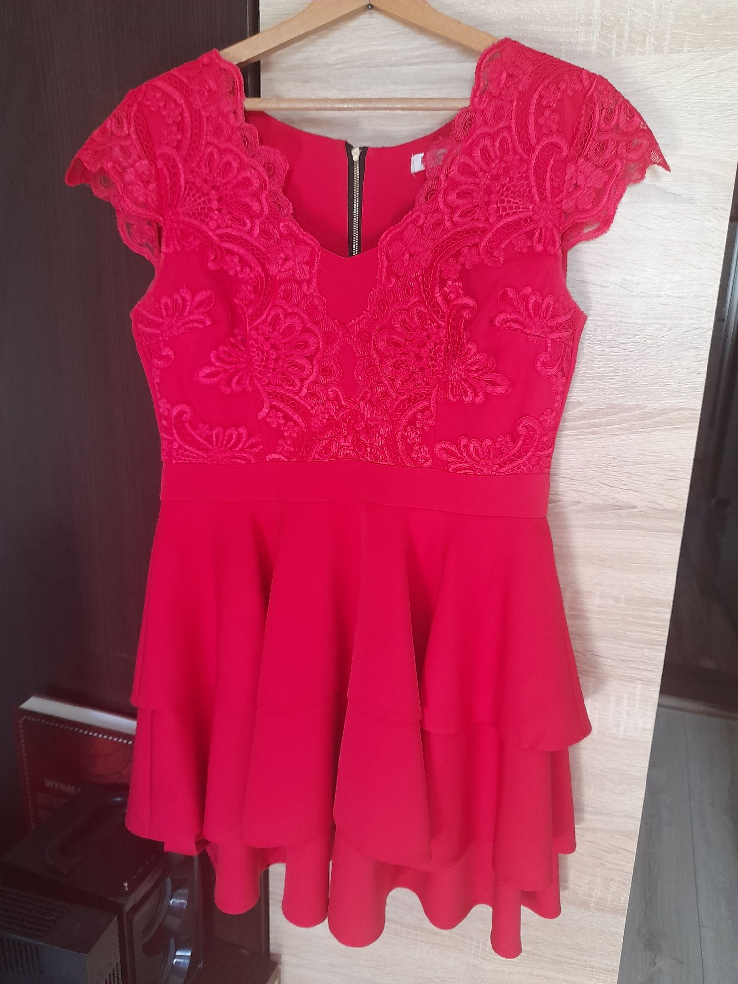 Sukienka czerwona rozmiar 42