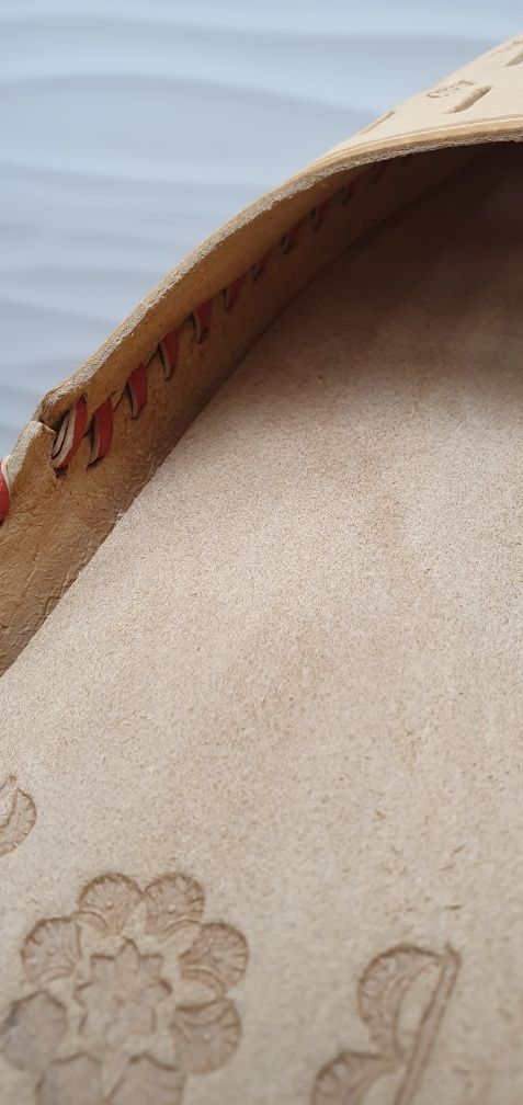 Pantofle laczki skóra naturalna 45 skórzane są 41,42,43 44