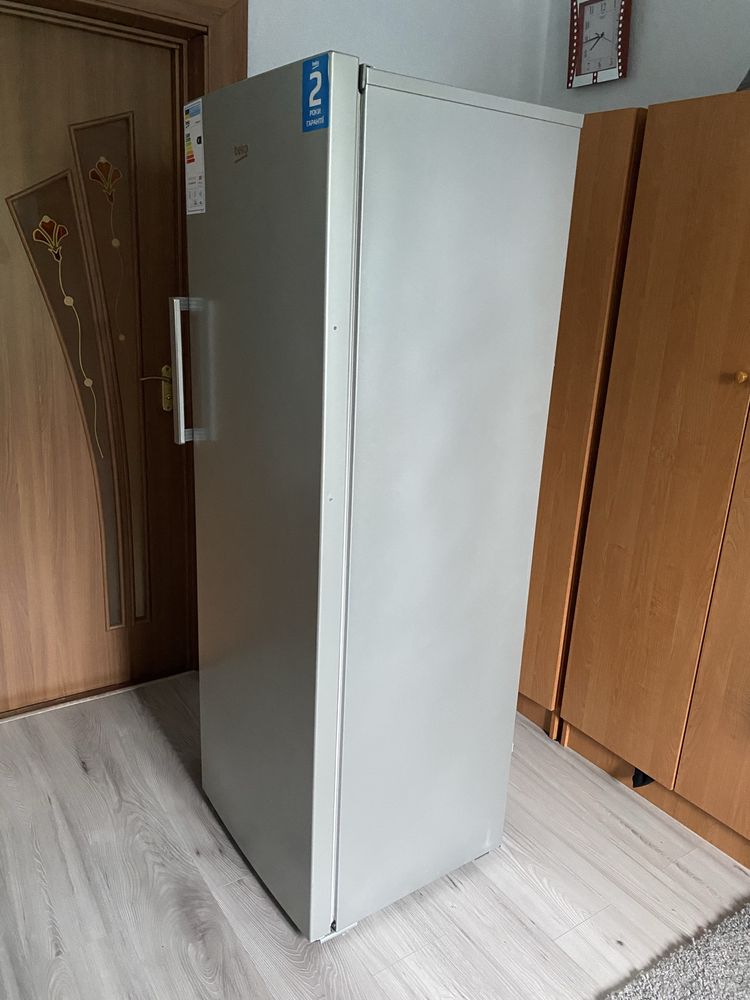 Продам морозильну камеру Beko