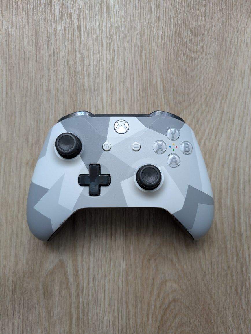 Pad Xbox One Windows bezprzewodowy w edycji limitowanej  Winter Forces