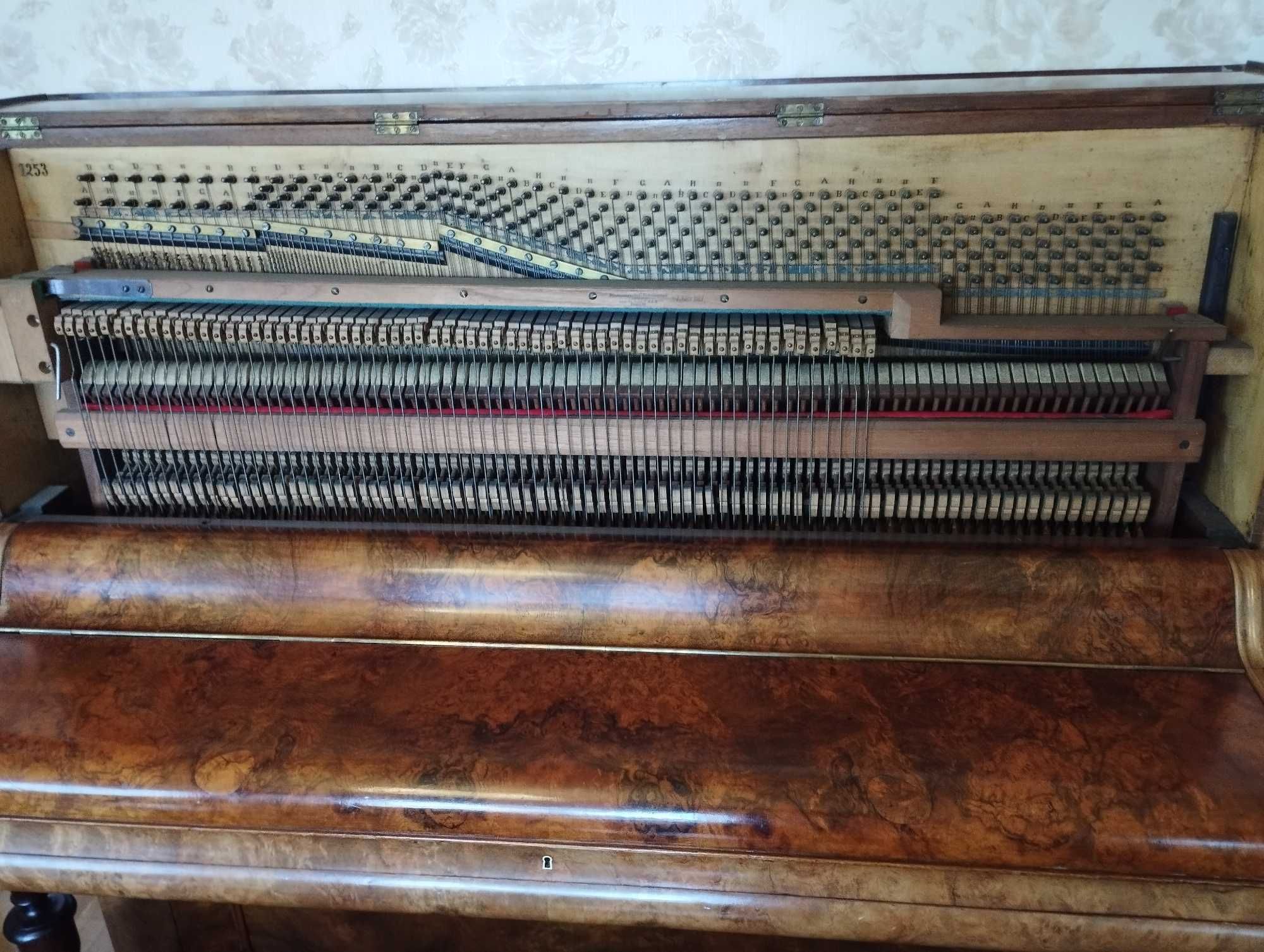 Piękne, zadbane pianino z 1927 r.