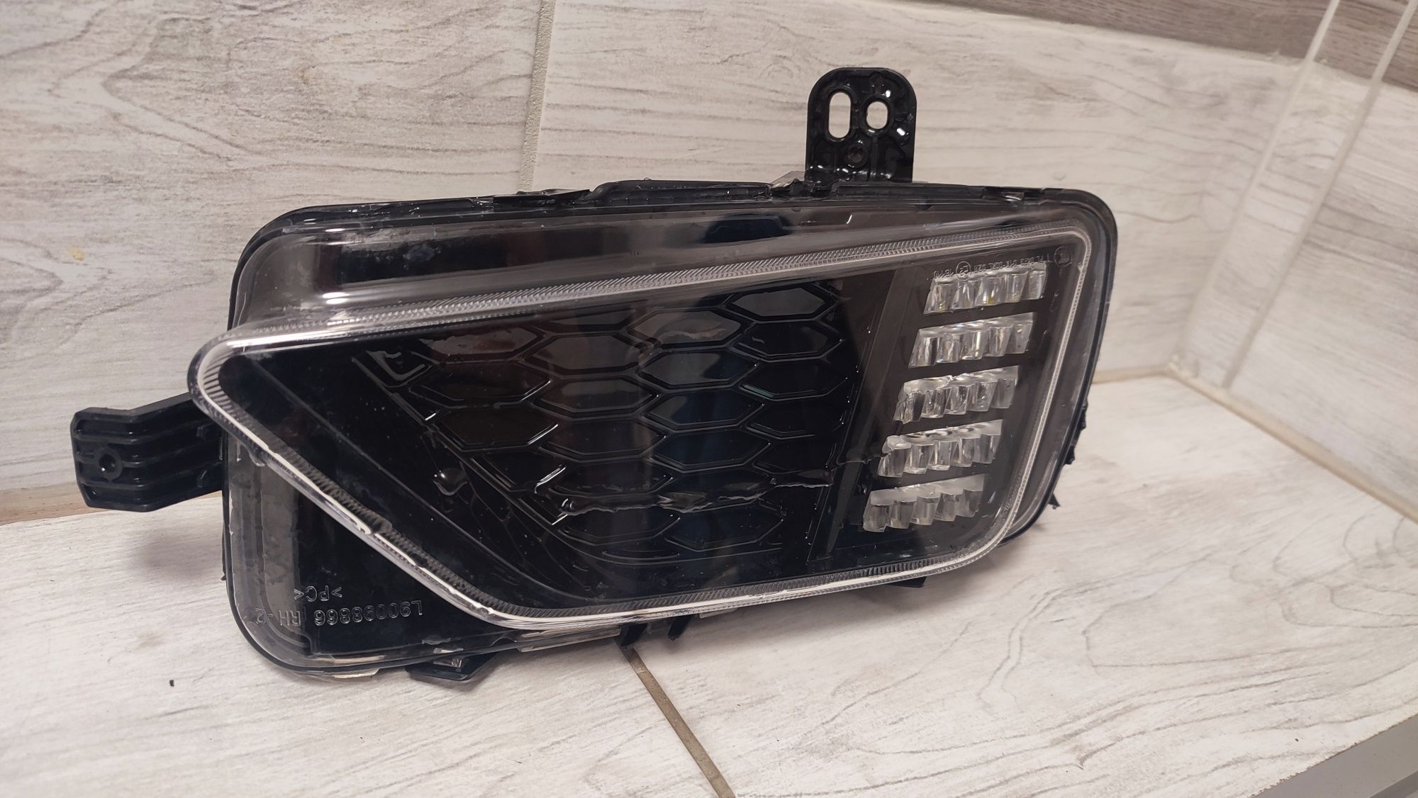 Halogen prawy światła do jazdy dziennej VW Polo 2G
