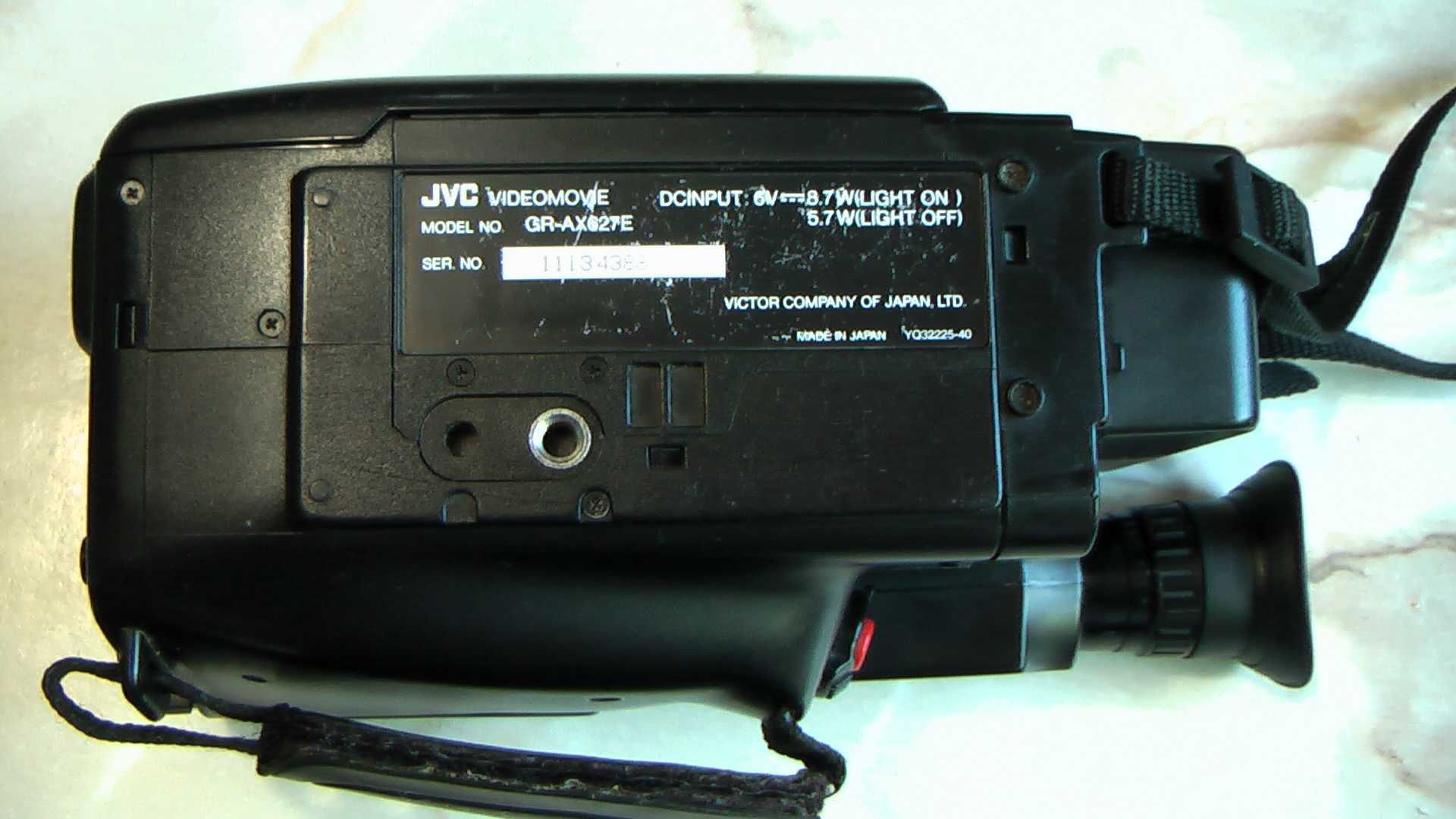 Відеокамера JVC GR-AX627E