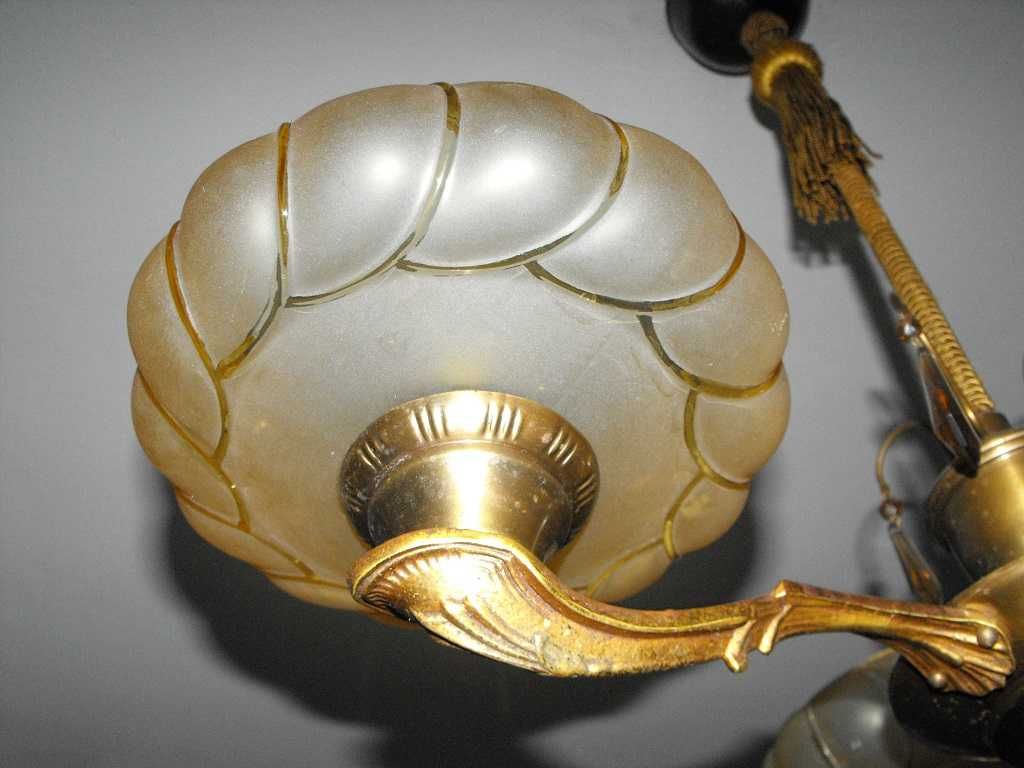 Trzyramienny, mosiężny żyrandol/lampa z kloszami