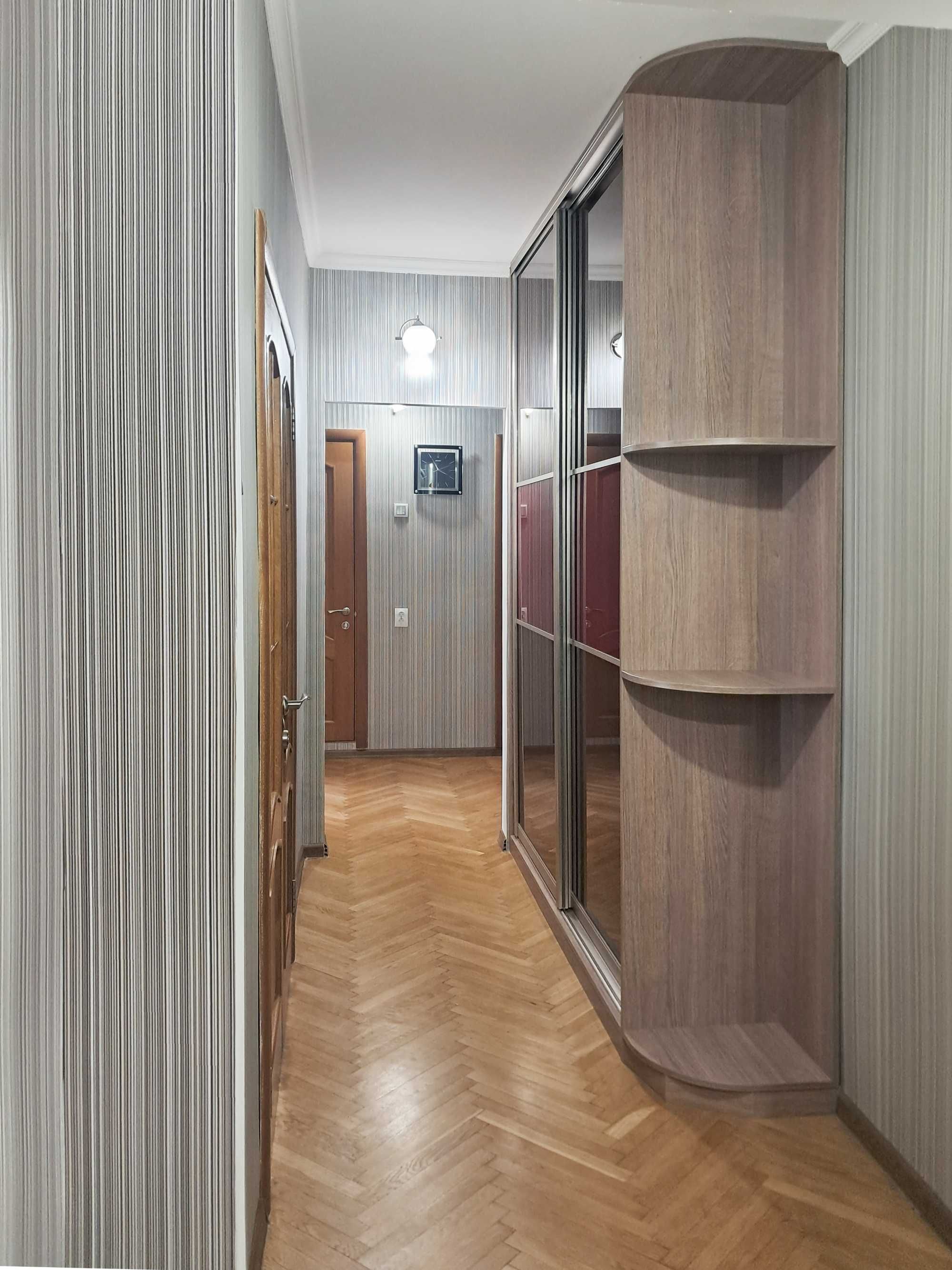 Орендувати 3-кімнатна квартира 
 вул. Кастуся Калиновського, 25, 69 м²