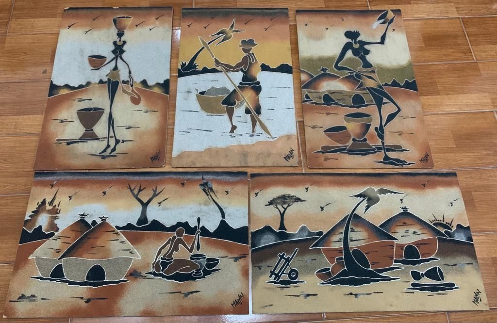 Arte Africana 5 quadros em areia.
