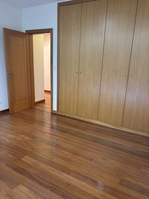 Arrendo apartamento fabuloso super bem situado , zona privilegiada da