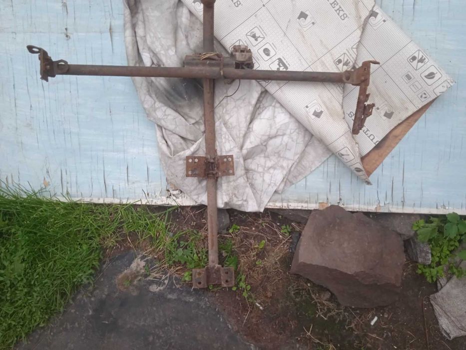 Стекла на ваз 2101 .300грн за вси стекла и мотор робочый ваз 2101