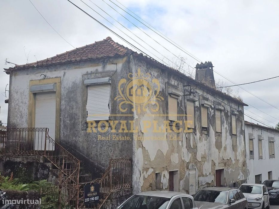 Moradia T3 com terreno no centro de Fiães