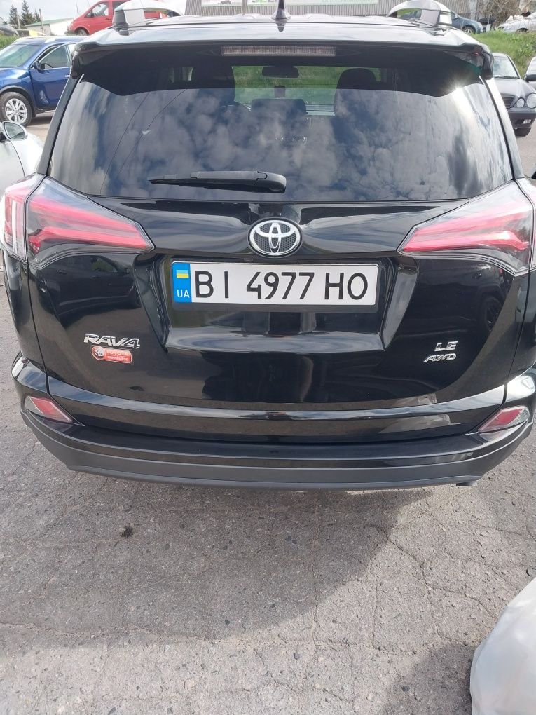 Toyota RAV-4  LE AWD Газ-бензин 2,5 повний привід .