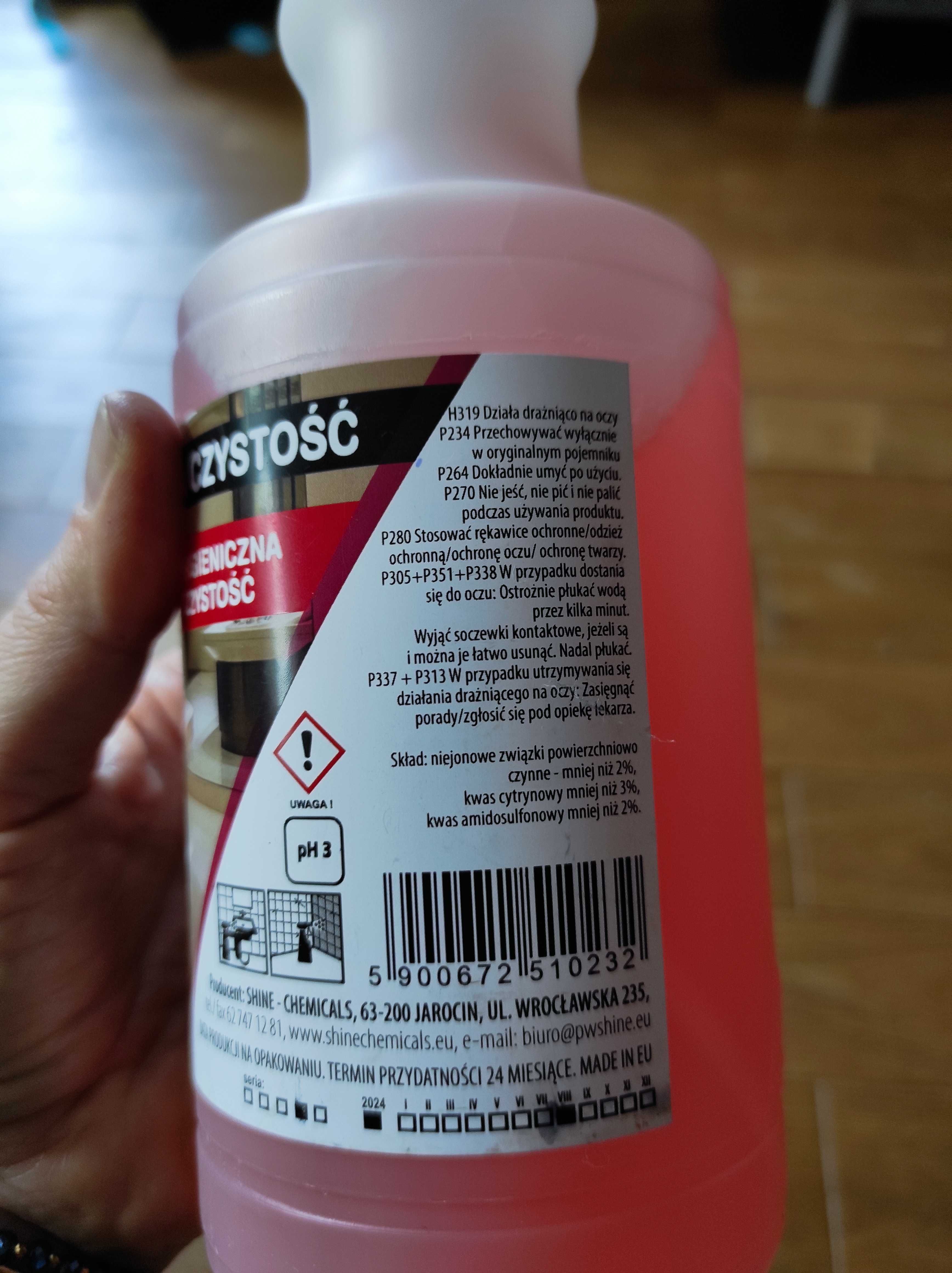 Płyn do mycia łazienek. Jest 10 szt.