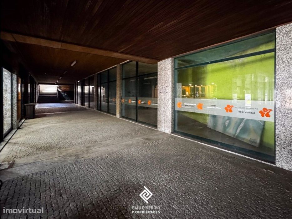 Oportunidade Única de Investimento - Espaço Comercial com 1.099 m² ...