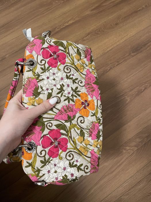 Сумка в квіти бренду Vera Bradley