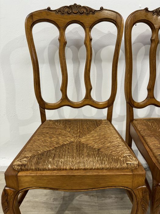 Piękny dębowy stół z krzesłami w stylu ludwikowskim