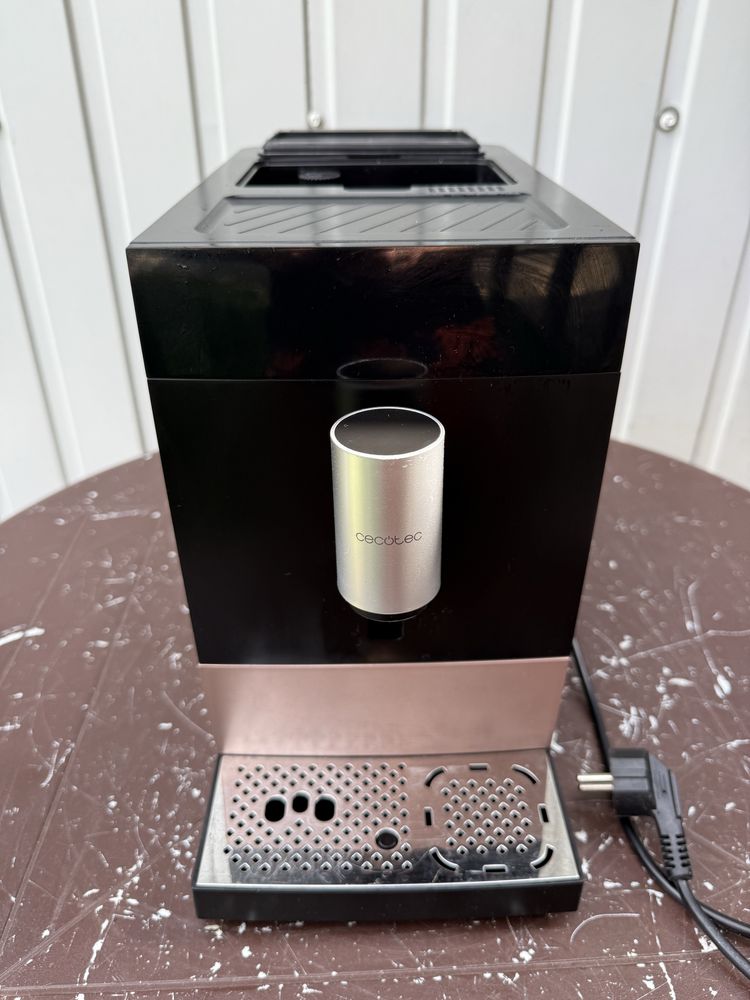 Ekspres ciśnieniowo-przelewowy Cecotec Cumbia Cremmaet Compact 1350W