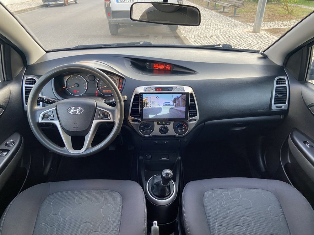 Hyundai 1.2 Gasolina • 85 cv • Poucos Km • Multimídia • CAMERA DE RÉ