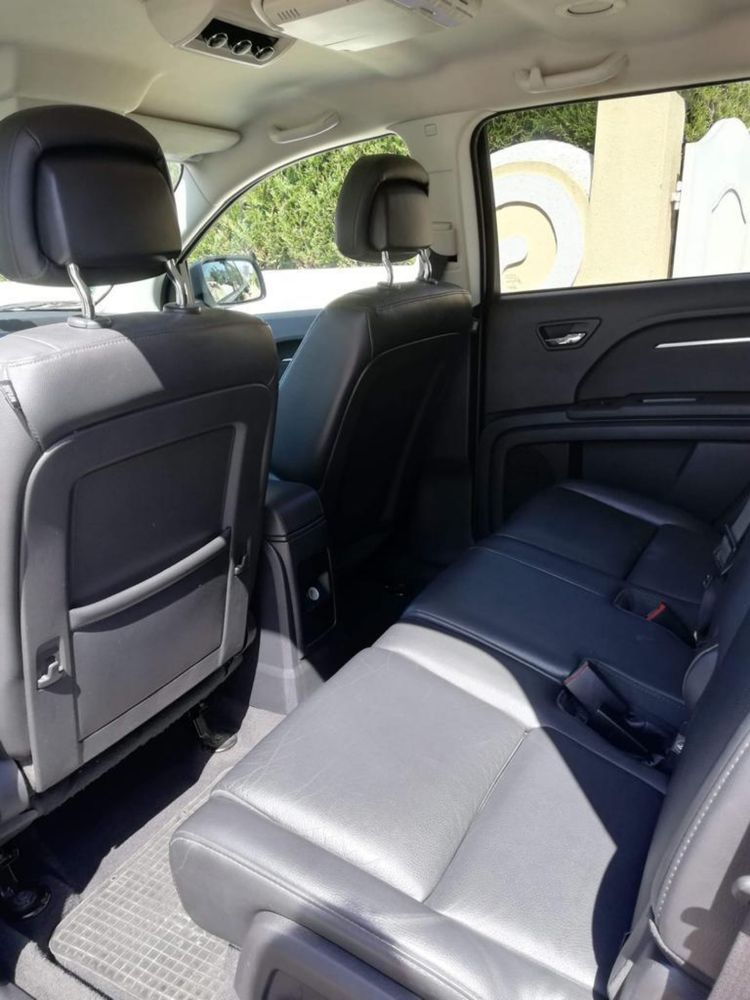 Dodge journey impecavel, com varios extras, geleiras, dvd, pele