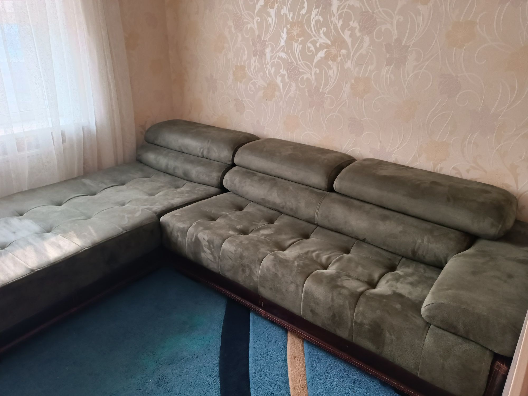 Кутовий диван відмінної якості,з замші