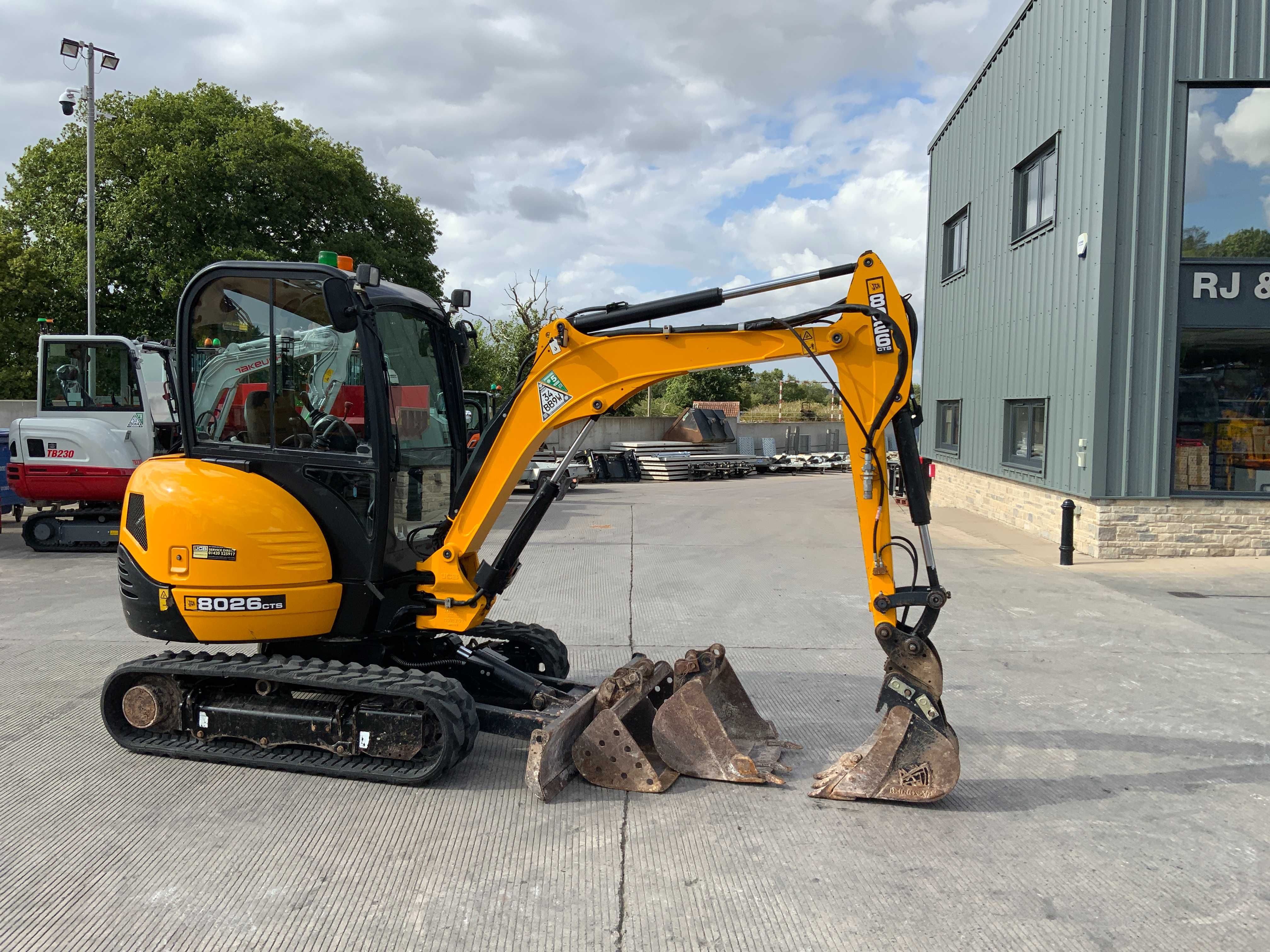 koparka  JCB 8026 CTS