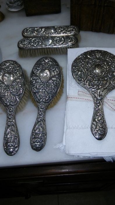 Conjunto em prata de espelho e escovas