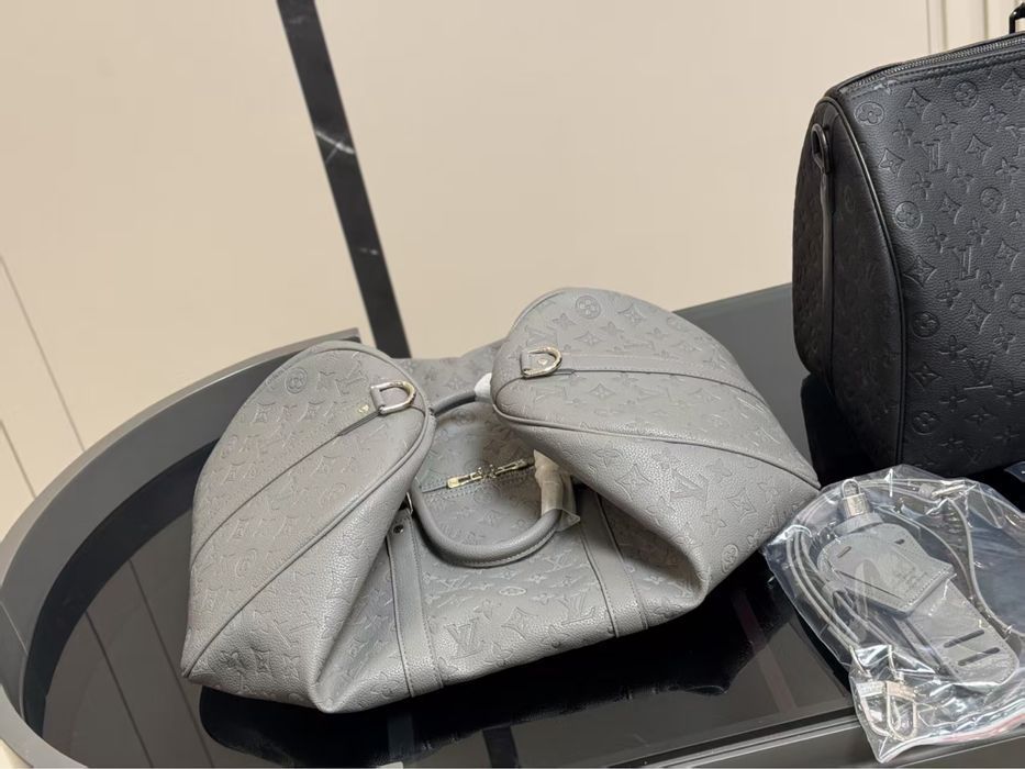Серая сумка Louis Vuitton Keepall мужская унисекс дорожная ручная