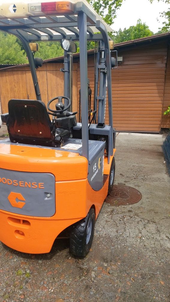 Wózek widłowy elektryczny 1.5t. Wolny skok,Przesuw boczny 2011rok