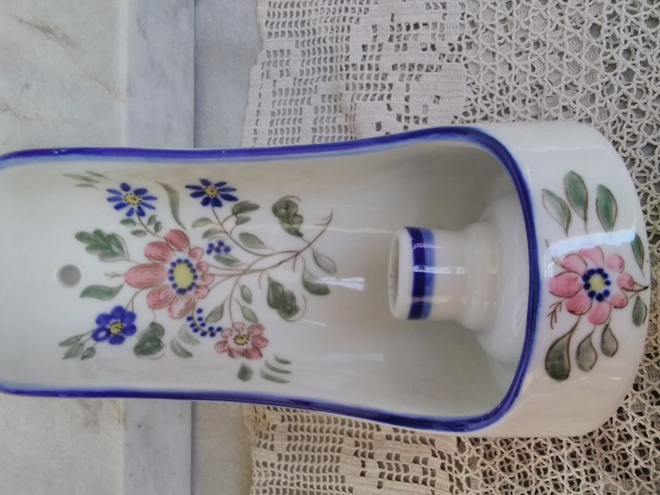 Dois castiçais em loiça de Viana do Castelo