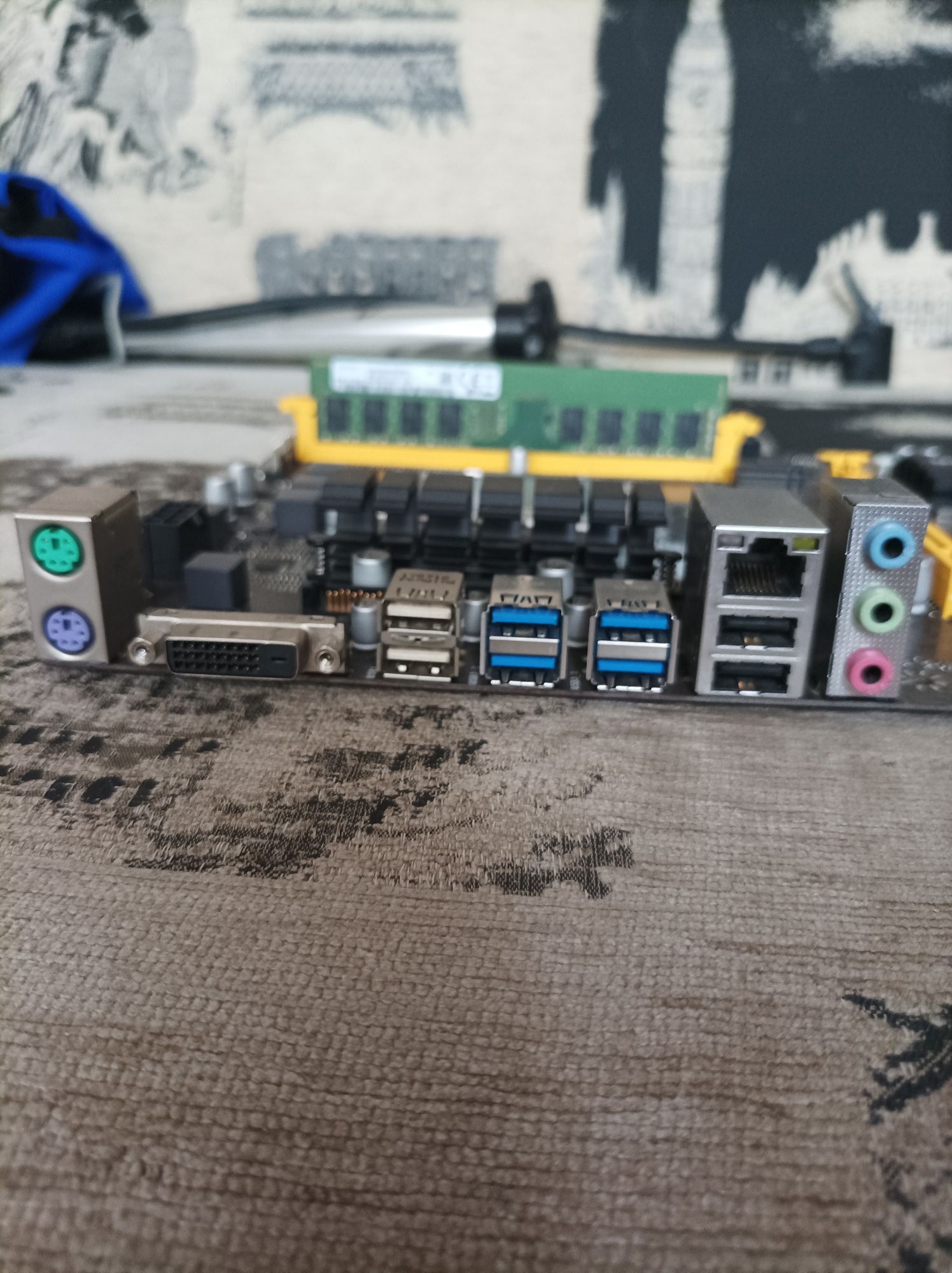 Материнська Плата Biostar TB250-BTC+DDR4 (4Gb)+Pntium G4400 (3.30 GHz)