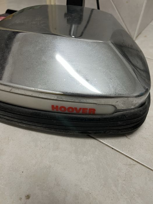 Enceradora/aspirador Hoover a funcionar