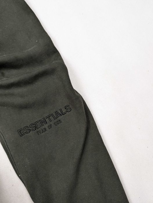 Fear of god essentials szare spodnie dresowe dresy M logo