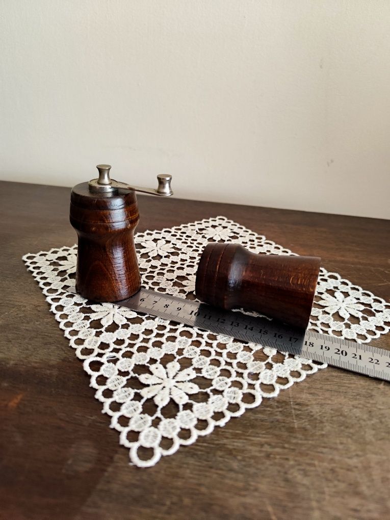 Drewniany zestaw kuchenny solniczka i młynek do pieprzu Vinted Retro