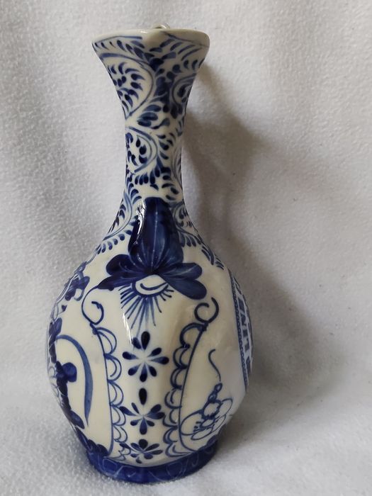 Ваза ціла, 23 см висота