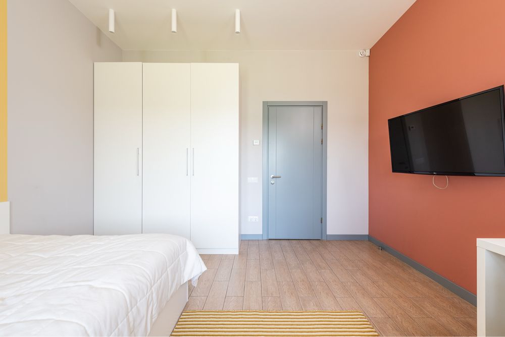 Будинок на Дніпрі, КМ «ЗОЛОЧЕ», охоронювана закрита територія